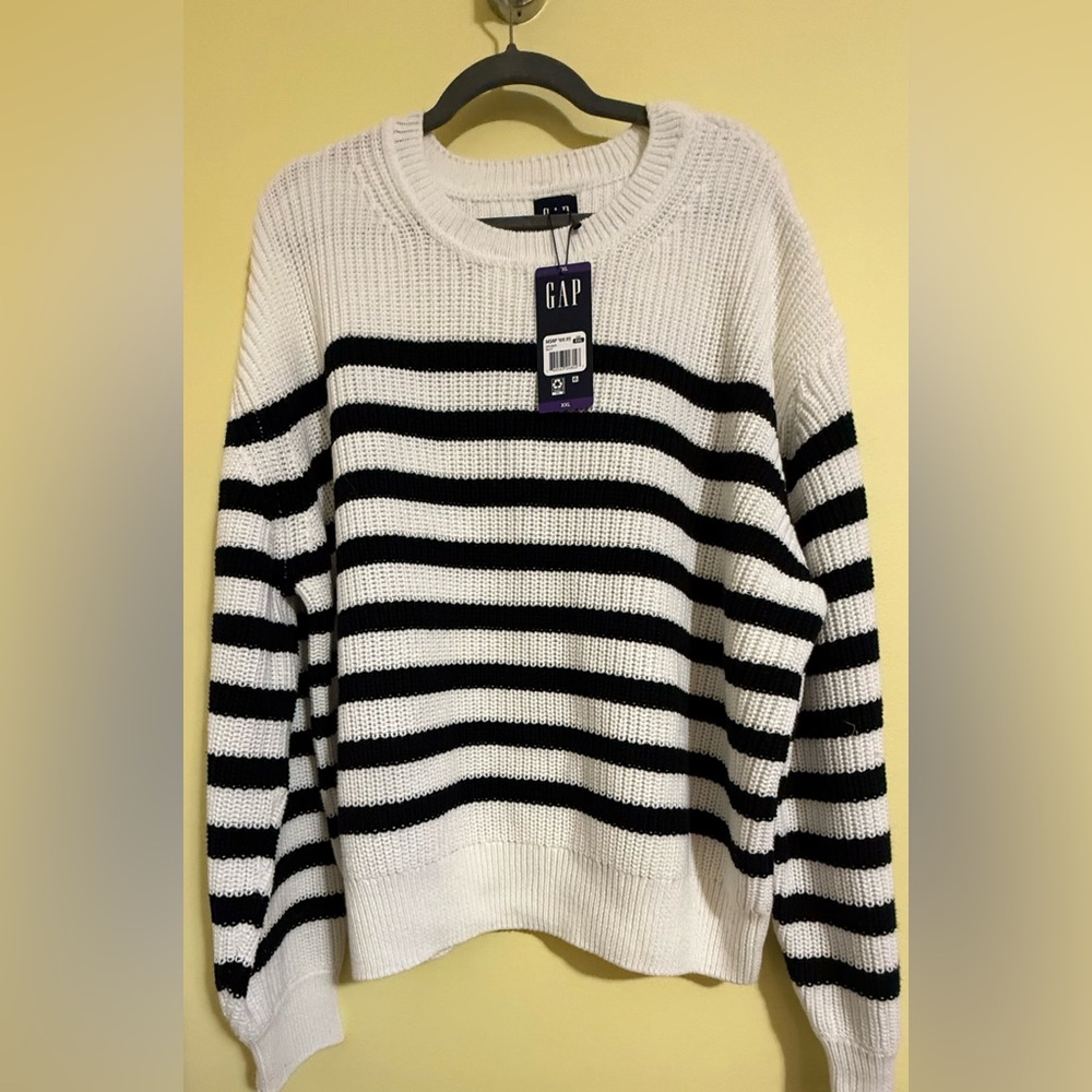 🦋GAP Women's Black and White Striped Crew Neck Sweater